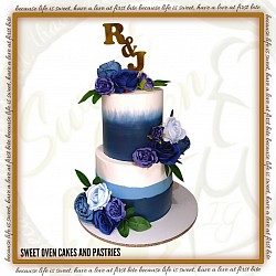 8x6,6x6 inches P4200.00 free 12 pcs cupcakes