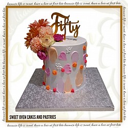 6x6 inches P1800.00 free 12 pcs cupcakes